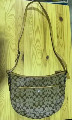 s1173 コーチ ショルダーバッグ シグネチャー ベージュ