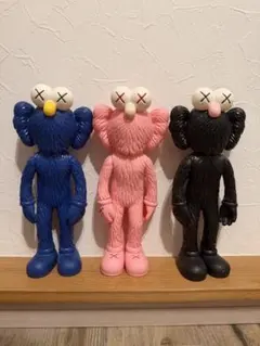 2026年最新】kaws フィギュアの人気アイテム - メルカリ