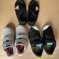 Nike ホワイトスニーカー & adidas ブラックサンダル