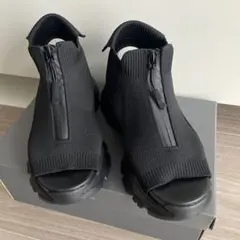 emmi フロントジップ ニットサンダル ブラックのサムネイル