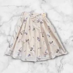 【新品未使用】アースミュージックアンドエコロジー花柄タックフレアスカートのサムネイル