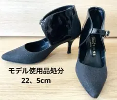 カミングアトラクション⭐️レザー　パンプス 22.5cm ブラック　エナメル　黒のサムネイル