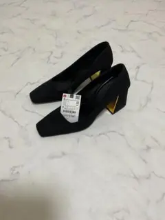 美品 ZARA パンプス　黒　スエード　ゴールド　新品タグ付き