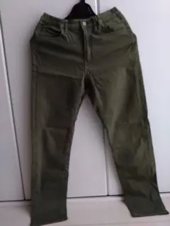 【160】ユニクロ　パンツ　カーキ　ズボン