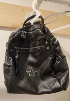 【美品】黒 革 リュック 星 中型サイズ