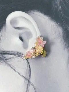 蝶とローズのイヤーカフ/イヤリング　ハンドメイド