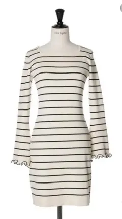 極美品Herlipto Be Mine Back Lace-Up Dress