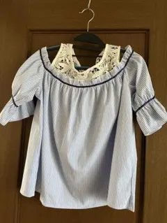 CECIL McBEEオフショルダー青白ストライプシャツ