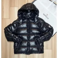 MONCLER ブラック ダウンジャケット フード付き