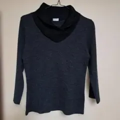 ダークグレー ニット