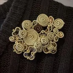 ハンドメイド　軽い　ブローチ