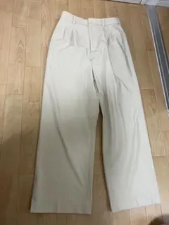 UNIQLO タックワイドパンツ アイボリー M ナチュラル　ホワイト