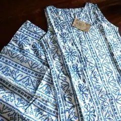 未使用 アジアン ノースリーブワンピース 白地に青の柄 M インド製