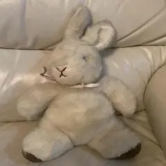 ②クリーム色 ウサギ型 ぬいぐるみ