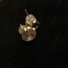 ゴールド キュービックジルコニア スタッドピアス
