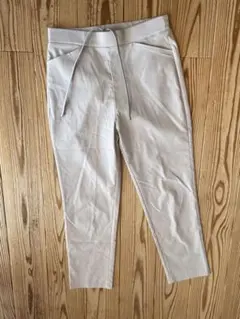 美品　ライトグレー ストレートレッグ　パンツ