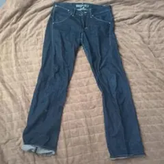Levi's ダークブルー ストレートデニム