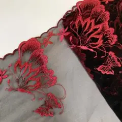 魅惑的な赤い蝶々刺繍チュールレース　赤ラメ入り　1m　N-29