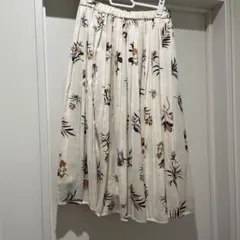 BLANCHIC ホワイトベージュ　花柄プリーツスカートのサムネイル