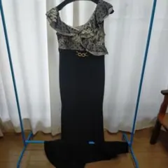 Tika ドット柄ワンショルダーフリルナイトドレス