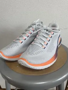 Under Armour UA FLOW DYNAMIC グレー/オレンジのサムネイル