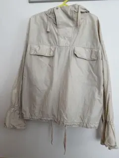 アノラックシャツ　フード付き　ベージュ　長袖トップス