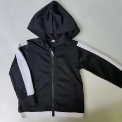 キッズ ブラックフード付きパーカー　フルジップ　ブラック　ライン　100cm