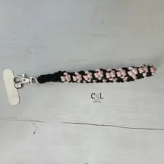 マクラメ肉球編みスマホハンドストラップ　ストラップホルダー付き