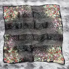 ピエールカルダン シルク100% 花柄 シアースカーフ ブラックのサムネイル