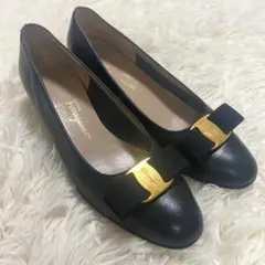 SALVATORE FERRAGAMO VARA　ネイビー　パンプス　23㎝