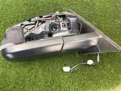 90ノア.ヴォクシー　右サイドミラー　カバー無し