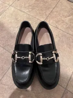 厚底 ブラック ローファー 金具付き