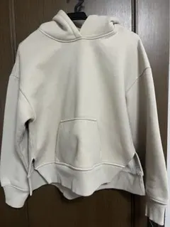 ベージュフーディ