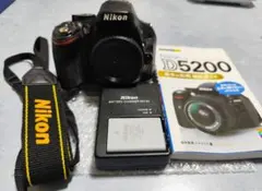 Nikon D5200 デジタル一眼レフカメラ 本体 ストラップ 充電器付のサムネイル