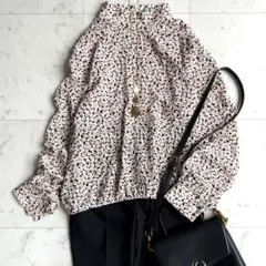 美品 セオリーリュクス ブラウス ハイネック 総柄 花柄 ブラック ベージュのサムネイル