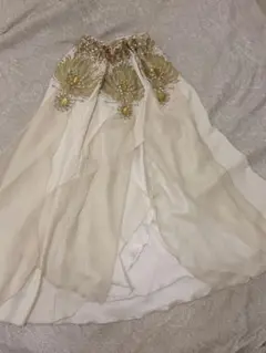 ベリーダンス衣装 フルセット 白 ゴールド 豪華ビーズ ブラスカートアームバンド