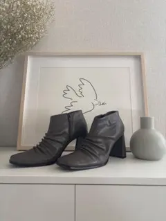 rienda スクエアトゥーフロントギャザーブーティー