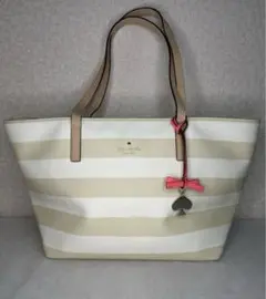 kate spade／ケイト・スペード　チャーム付　トートバッグ　ハート　リボンのサムネイル