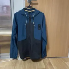 PUMA フード付きウィンドブレーカー