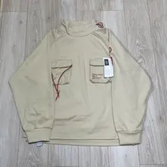 ベージュ トレーナー