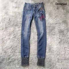 【個性派】デシグアル Desigual 刺繍 ワッペン スキニーデニム 26/Mのサムネイル