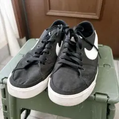 NIKE ブラック スニーカー