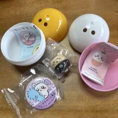 ちいかわ　カプセル入りキャラクターピンバッジセット