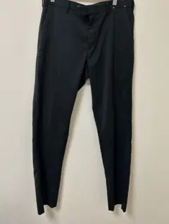 黒 スラックス スリムフィット　ユニクロ