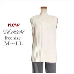 未使用｛テチチ｝ベージュプリーツノースリーブニット フリー M～LL位