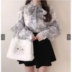 花柄リボン付き長袖ブラウス