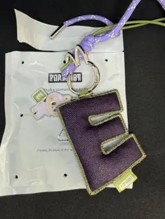 ラブブ　アルファベットペンダント【E】