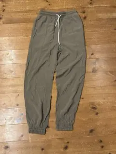 ZARA カーキ　カジュアル　ジョガーパンツ　長ズボン　150くらい