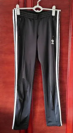 アディダストレーニングパンツ　レディースМ　ブラック