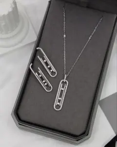 ピアス ネックレス　セット　シルバー　キラキラ